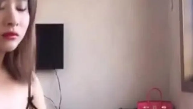 G奶美女王莹柔奶自拍！在抖音上直接陡起来！柔软小骚逼早已湿透！