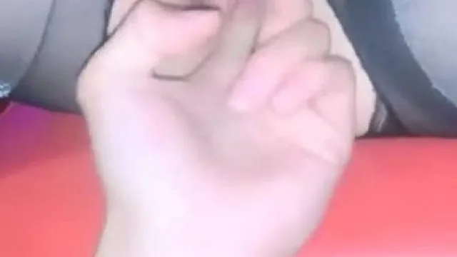 《夜宴选妃》带巨乳正妹到情趣旅馆啪啪! 清纯的正妹为了观看冲人数就先献上一段热舞~