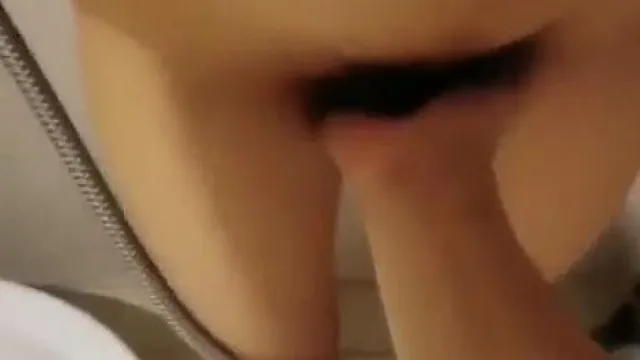 ダンスを学んだ後、無邪気な少女がシャワーでオナニーし、セックスパートナーに狂ったように犯されるパート4
