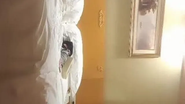 [Restauración 2K de alta definición con IA] [Wenxuan Tanhua] Vete a la cama con una polla, una joven con pechos grandes, tacones altos, piernas hermosas y pechos grandes, insertando salvajemente sus pechos, rodando y balanceándose libremente