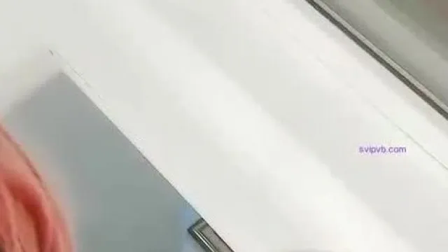 换个名字ba颜值不错嫩妹子自慰诱惑，近距离特写跳蛋震动粉穴高潮出水