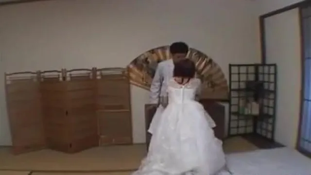 【人妻】代替新郎和可愛的新娘啪啪啪
