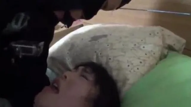 La fille qui a été suivie chez elle et violée par un maniaque du porno se sentait si dure et réticente à lâcher prise après l'avoir regardée