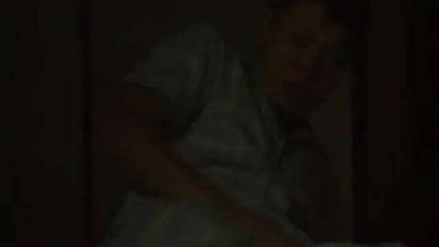 Eu vi minha mãe favorita dormindo tão fofa que não pude deixar de esfregar a bunda dela com meu pau.