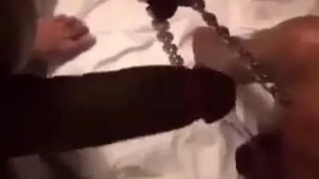 繼母在家總是不穿胸罩，讓我的肉棒總是勃起