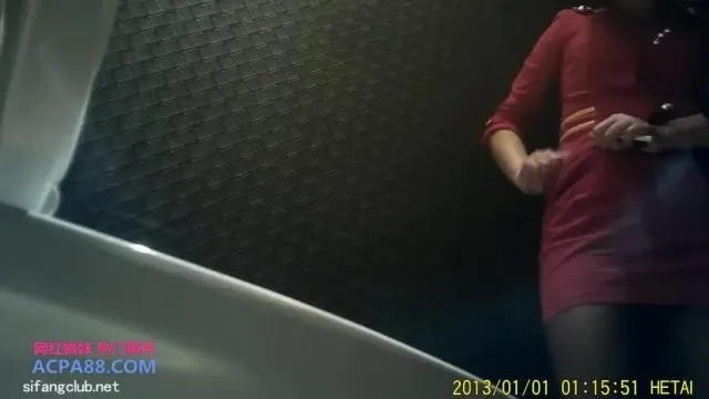 4к качественная откровенная съемка в женском туалете ночного клуба