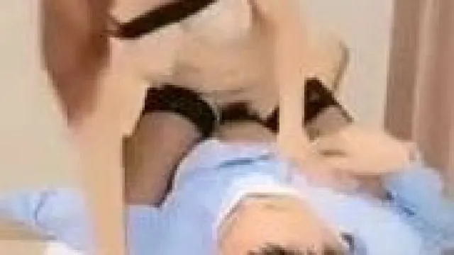 平時工作太累想說放輕鬆去按摩，沒想到被女技師反騎快速騎乘，好吧只好滿足他了