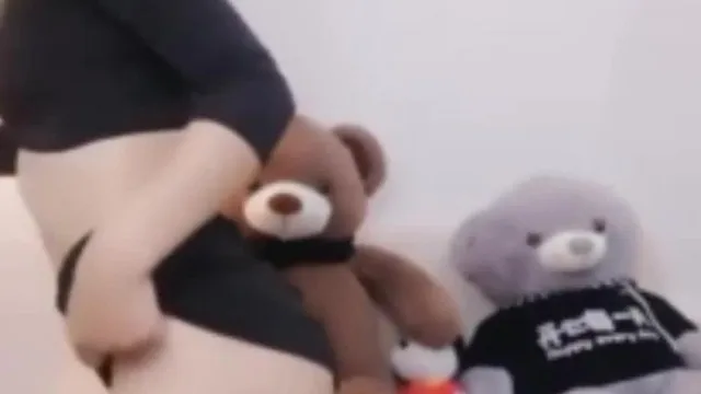 值不错皮肤白皙绿发妹子第二部 脱光光跳蛋道具JJ抽插呻吟娇喘诱人 很是诱惑喜欢不要错过