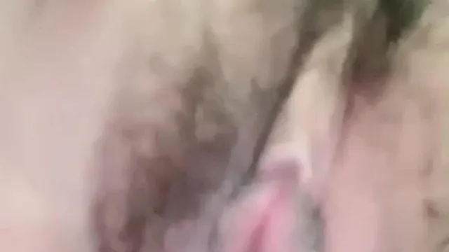 苗条萌妹首次约炮啪啪秀，情趣学生制服