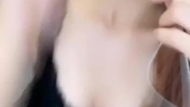 颜值不错新人苗条美女漏逼诱惑秀 呻吟娇喘慢慢脱光光自摸逼逼毛毛挺多 很是诱惑