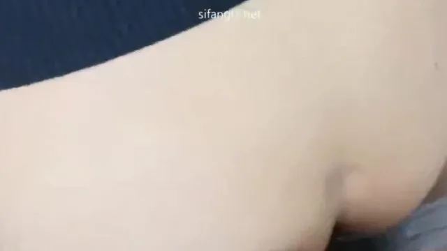 El video indecente de conectarse con una trabajadora de cuello blanco OL de hermosos pechos de primer nivel expone sus grandes pechos para estimular la tentación.