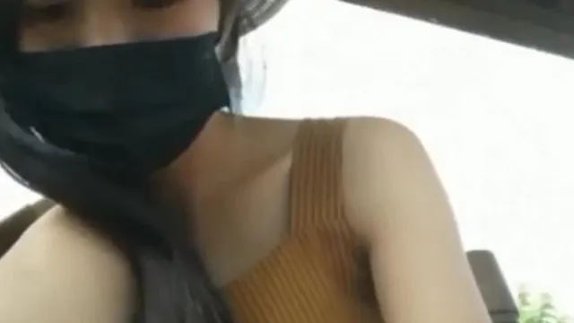 漂亮气质美女主播约粉丝到景区凉亭野战听着女主播的呻吟忍不住不小心内射了