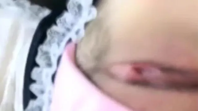 [中文主播外流] 高颜值萌妹子黑色网袜黄瓜自慰 拨开粉色丁字裤跳蛋震动再用黄瓜抽插 很是诱惑喜欢不要错过