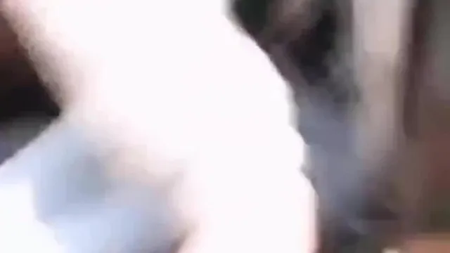 美女主播又一次勾引司机干她,司机不敢操,妹子说师傅求你干我一炮,我给你双倍车费