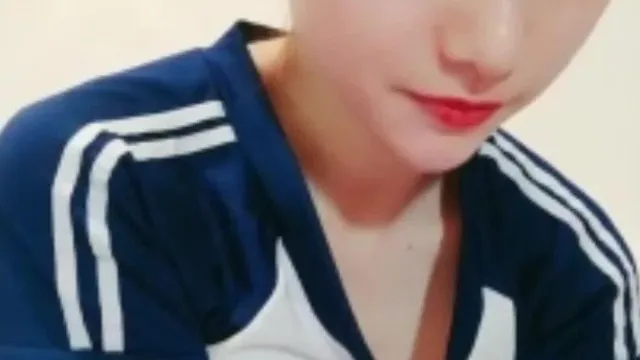 [中文主播外流] 颜值不错苗条身材长腿妹子自慰秀 黄瓜带套抽插全裸掰开逼逼特写非常诱人 很是诱惑喜欢不要错过