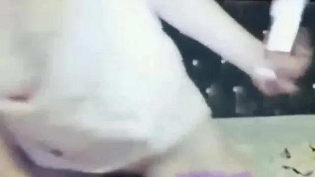 零零后主播狐仙十八岁生日和男友去开房啪啪庆祝