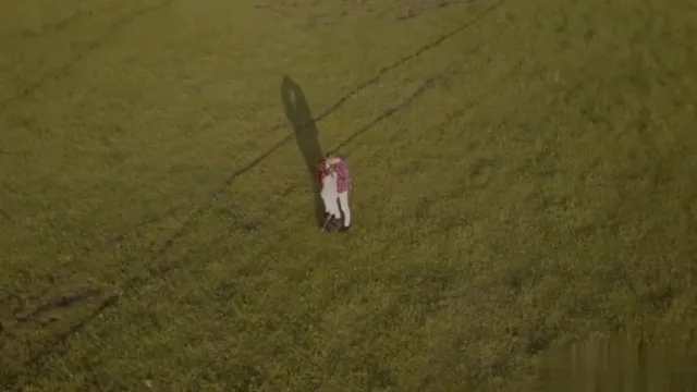后入暴操小嫩妹中途套套屌了！那就无套吧