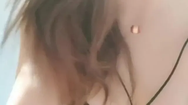 [La última variedad de personalización privada de la reina del squirting] Fóllate violentamente a la belleza squirting tatuada hasta que jadee y llegue al clímax.
