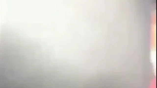 化妆镜前的妈妈