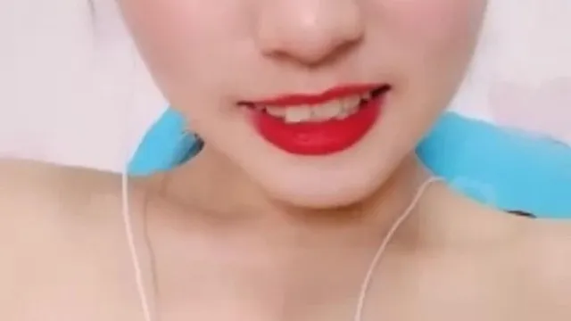 很是清纯漂亮萝莉主播想要爸爸抱收费一多自慰大秀 非常清纯 自慰插穴 十分诱人
