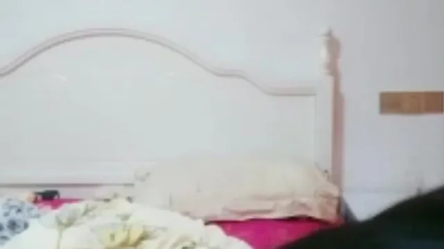 高颜值气质肥臀美少妇道具自慰秀 逼逼塞跳蛋扭动屁股拉扯跳蛋非常诱人 很是诱惑喜欢不要错过