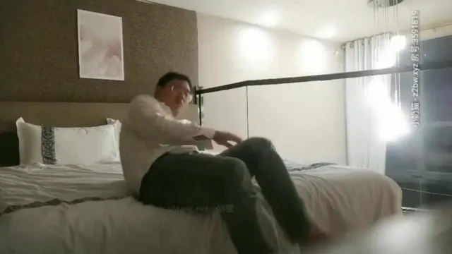 约战风骚小姐姐，天天干炮体力强悍，蜂腰翘臀极品尤物抽插到高潮
