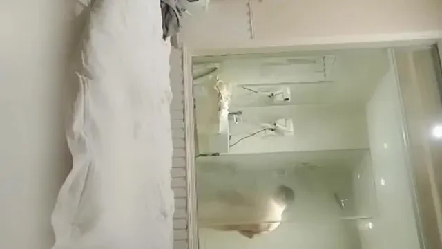 约个炮良家少妇，床上的干柴烈火纠缠不断，慢慢扒光解锁各种姿势爆草累瘫了