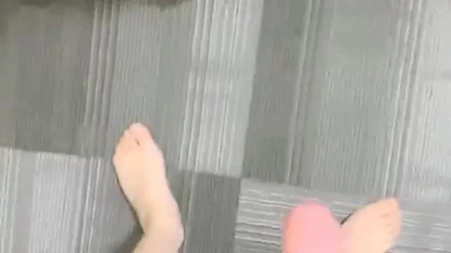 洗澡堂爆艹小姐姐蜜臀特写淫水不断2