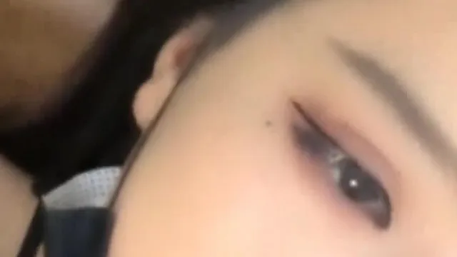 高颜值妹子情趣网衣露屁股道具自慰 口交道具JJ吸在桌子上骑坐抽插性感诱人 很是诱惑喜欢不要错过