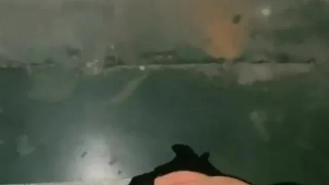长腿高跟大骚逼，情侣在地下停车场激情直播啪啪，中途还被路人偷录了视频