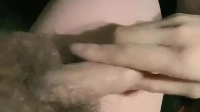 La meilleure sœur royale AVO est une étourdissante naturelle avec un corps parfait. Sexe en plein air à minuit sans préservatif.