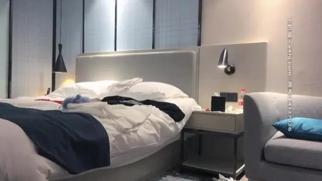深夜场高颜值蓝衣妹子加钟第二场，跳舞扭动后入骑