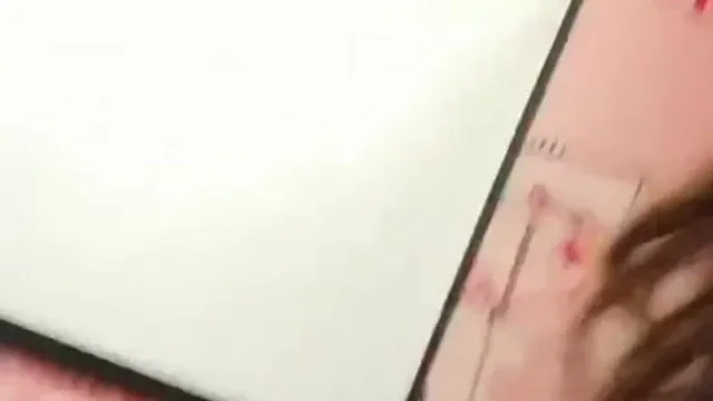 高顔值风骚御姐镜头前的风骚诱惑，奶子翘挺皮肤白皙会呼吸的逼逼看着水好多真刺激