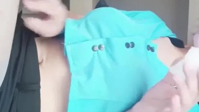 微博爆乳大长腿尤物橘猫空姐制服肉丝玩滴蜡爽的自己淫叫说不要
