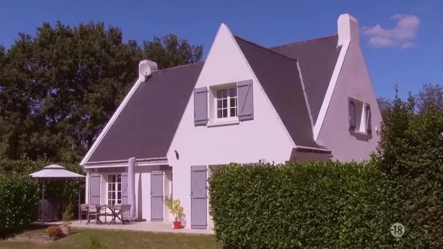 Un Cigarillo Dans la Piscine (2020)
