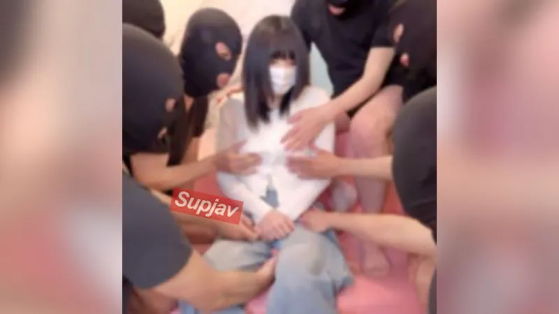 FC2PPV 4568489 【4K映像】話題の”炎上アイドル”に大人数で中出し 妊娠しました。※本数限定販売中