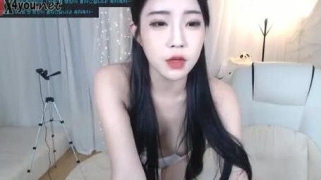 [韩国] 正妹御姐直播主~衣服脱光瘫在椅子上抚摸姣好身材~