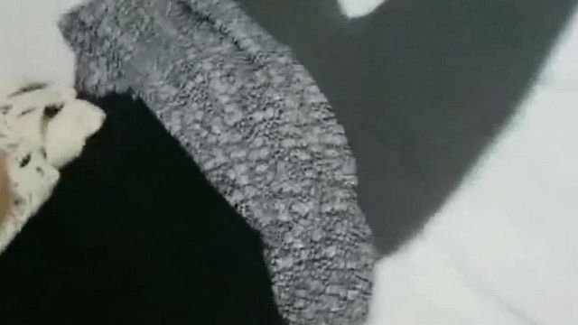 大学妹出来赚学费被男主四千块就骗得张开双腿龟头摩擦两下骚穴就全湿润