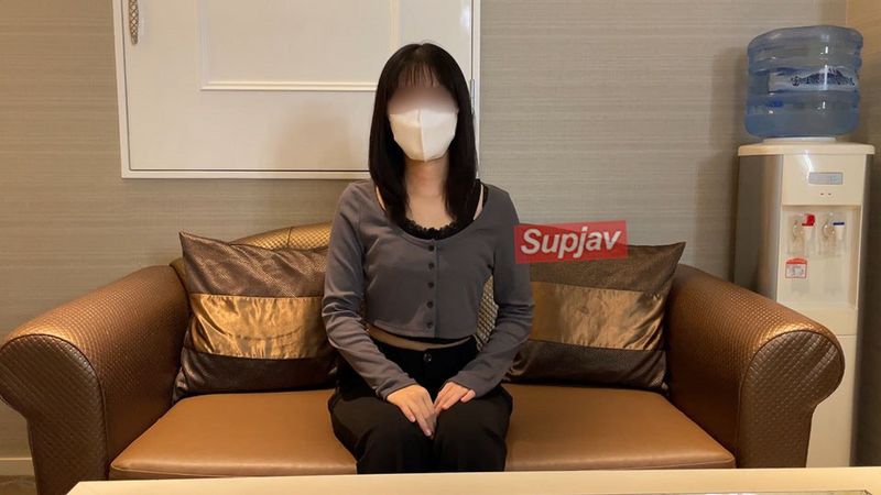 FC2PPV 4554387 [NTR] 高級餐廳工作人員，22歲。當她被丈夫的手操時，她的陰道裡潮噴滿了，她的洞被另一個男人的雞巴擴大了，她射了。 [是的]