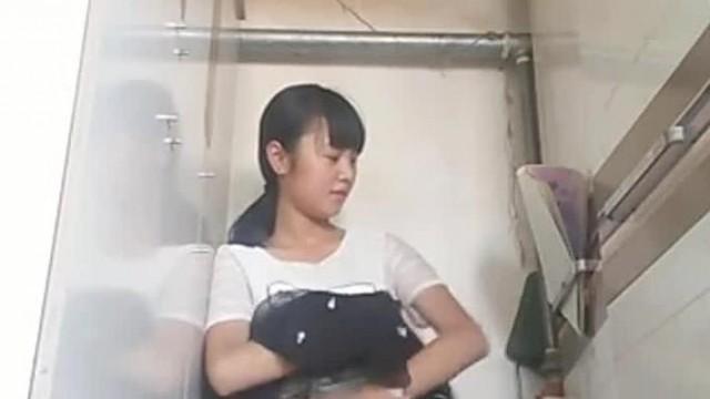 年幼萌妹子生涩的自摸着 她还有得学呢(上篇)"